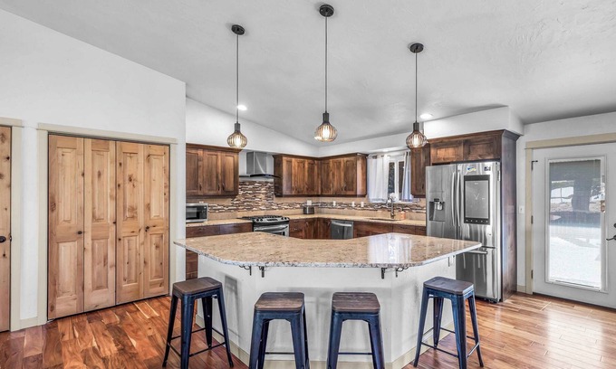 Southwest Bend Casa | Peaceful & idyllic Bend garden home 1.5 miles from the Old Mill!