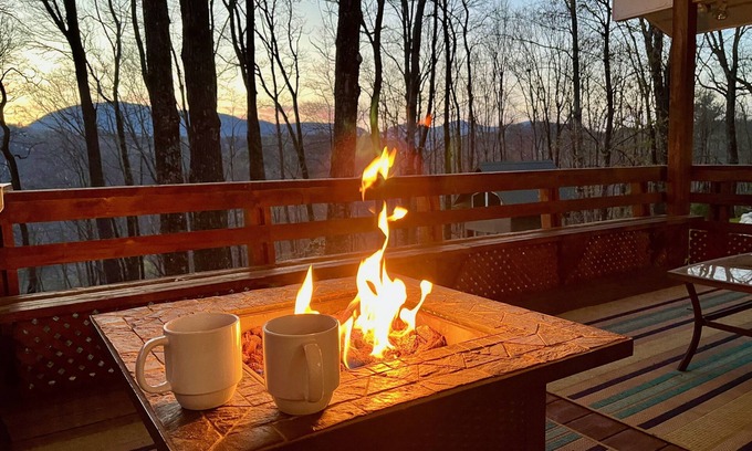 Lake Toxaway Casa | Peaceful Ivy Ridge - w/waterfalls, hikes + hot tub!