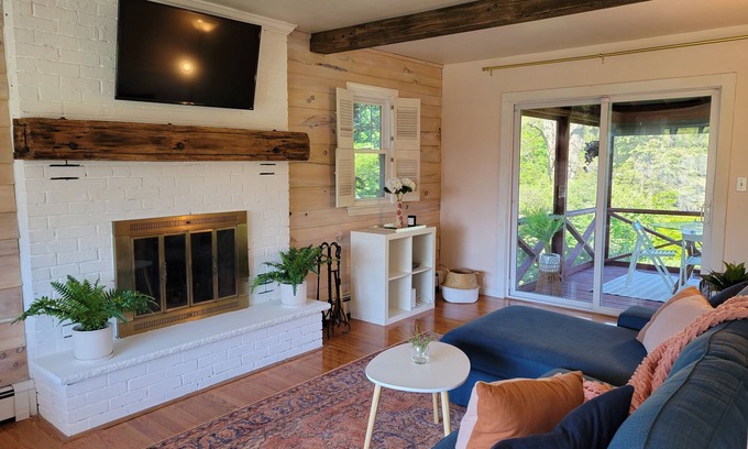 Kingston Casa | Peaceful Kingston Getaway in Easy Location