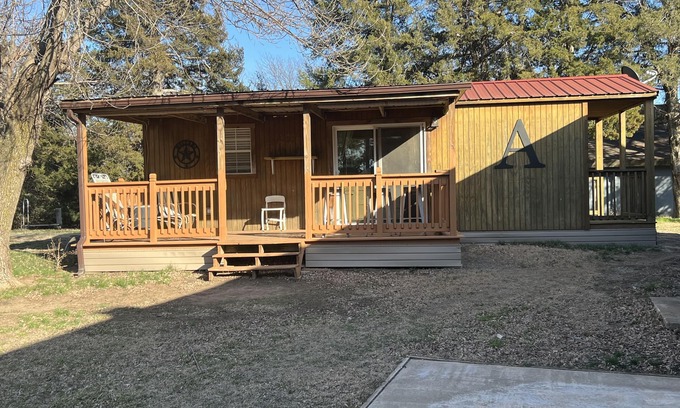 Ellsworth County Cabina | PEACEFUL LAKE CABIN