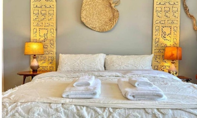Woodridge Casa | Peaceful Lake House Sauna,Hot tub,& Pool getaway in the Catskills