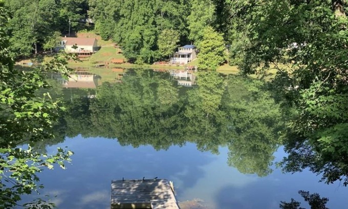 Asbury Cabina | Peaceful Lake Retreat