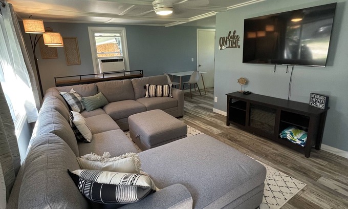 Coldwater Cabaña | Peaceful lake retreat