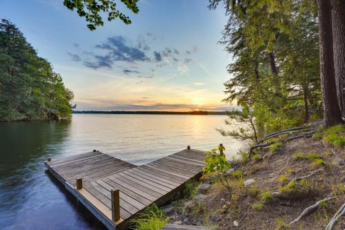 Vassalboro Casa | Peaceful Lakefront Maine Cabin with Sunset Views
