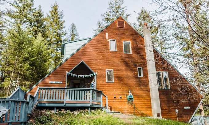 Kalispell Casa | Peaceful Lakehouse Getaway centrally located in the Flathead Valley