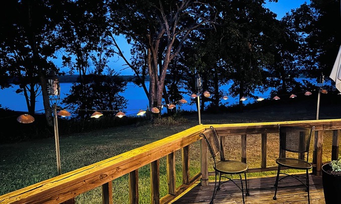 Wagoner Casa | Peaceful lakeside cabin minutes from a swimming beach and boat rental marina
