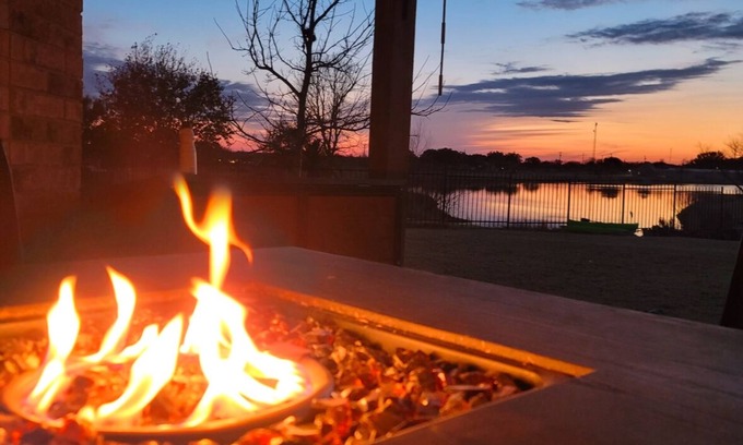 Lytle Casa | Peaceful Lakeside Gem near San Antonio