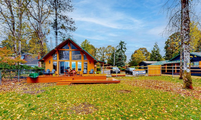 Silver Lake Casa | Peaceful lakeside home with wood-burning fireplace, patio, loft, & washer/dryer