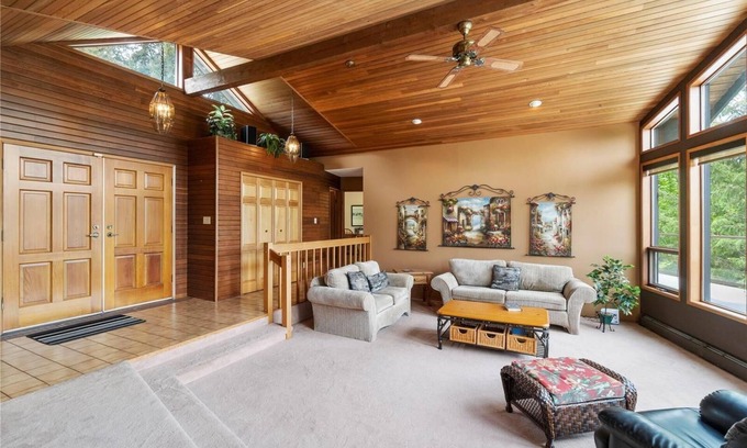 Sorrento Cabaña | Peaceful Lakeside Retreat with Stunning Views of Copper Island