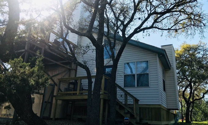 Canyon Lake Casa | Recientemente renovado Lakeview Home con mucho espacio al aire libre y privacidad!
