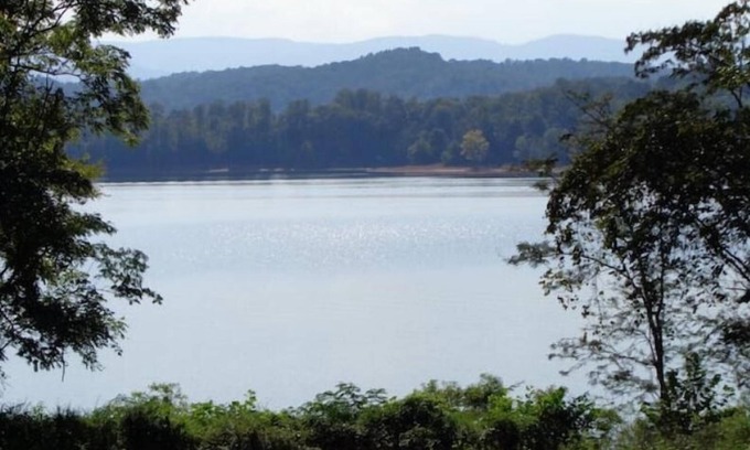 Andersonville Cabina | Peaceful lakeview cabin with private dock & dog run