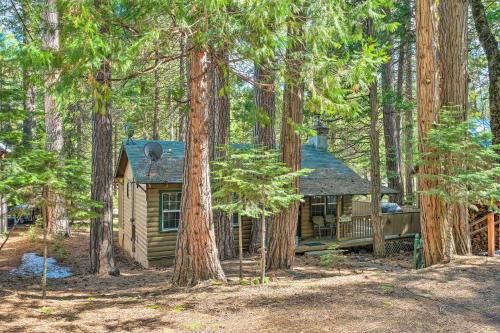 Long Barn Casa | Peaceful Little Doll House Cabin with Grill!