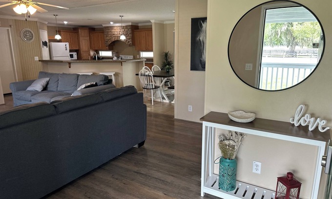 Ocala Otro | PEACEFUL LITTLE FARM 1 ACRE, PET FRIENDLY, TRUCK/TRAILER PARKING
