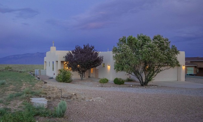 Rio Rancho Casa | Peaceful living, beautiful views for 30+ Days. Sleeps up to six.