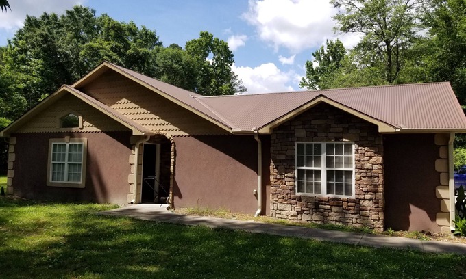 Fayetteville Casa | Vida tranquila: a minutos de los estudios / centro de Atlanta y es privado