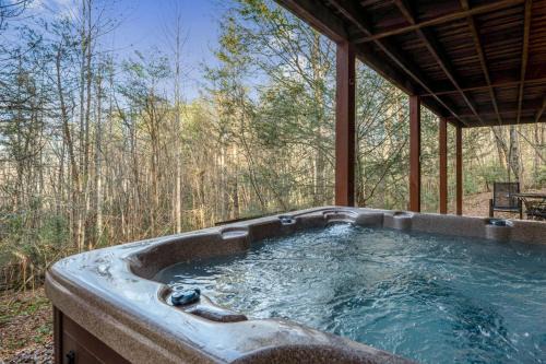 Blue Ridge Villa | Peaceful Living Minutes from Blue Ridge hot tub pool table