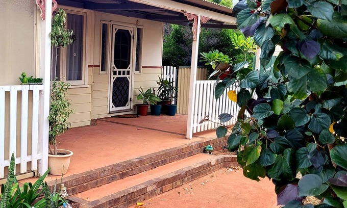South Carnarvon Casa | Peaceful location close to the Ocean. Short walk to restaurants, shops, bars