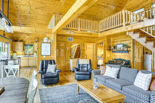 Branch Casa | Peaceful Long Lake Cottage with Deck, Dock and Kayaks!