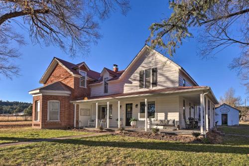 Blue Casa | Peaceful Luna Farmhouse with Wraparound Porch!