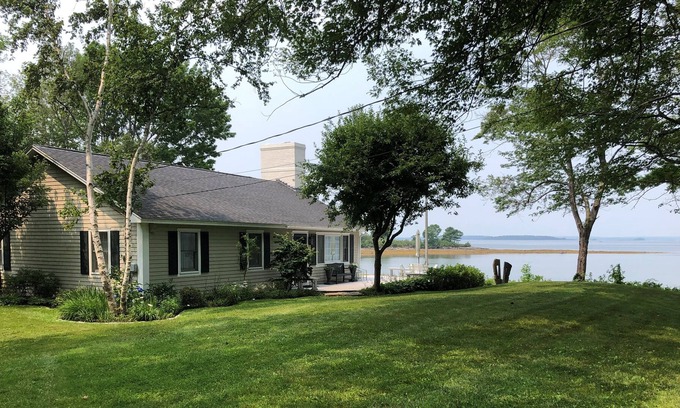 Mid-Coast and Islands Cabaña | Peaceful Maine Cottage on a quiet Cove in Harpswell