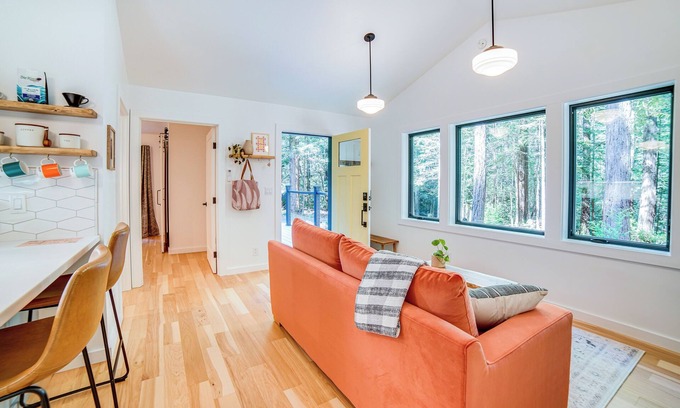 Mendocino Cabaña | Peaceful Mendocino Cottage Surrounded By Redwoods