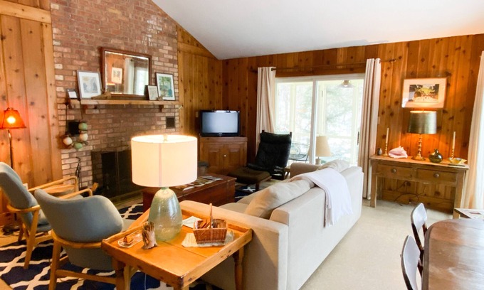 Northern Lower Peninsula Casa | Peaceful Mid-century Modern Getaway Cottage steps from Lake Michigan