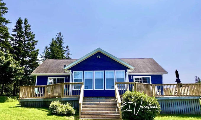 Clinton Cabaña | Peaceful, Modern, 3 Bedroom Retreat with Gorgeous Views near Cavendish
