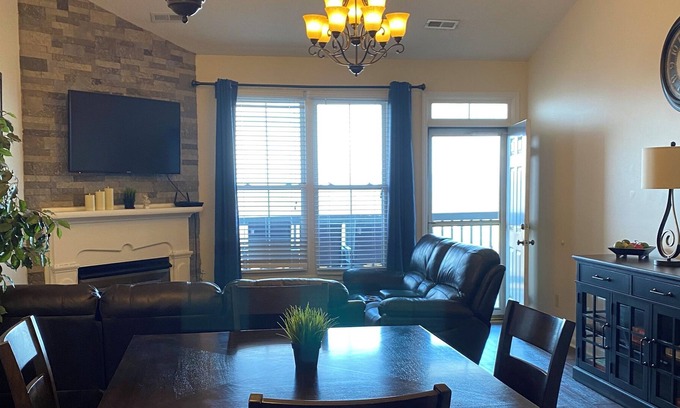 Arlington Condominio | Peaceful mountain condo only 10 minutes to Wilkesboro Motor Speedway.