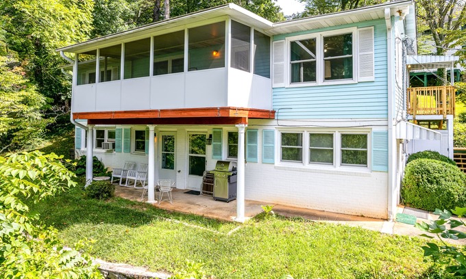 Lake Junaluska Casa | Peaceful mountain lake retreat with free WiFi and private patio