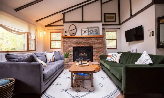 Hamlin Cabaña | Peaceful Mountain Cabin in Lakefront Community