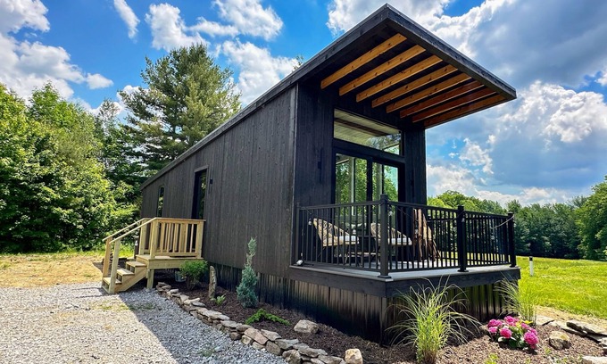 Weston Casa | Peaceful mountain view retreat with kitchenette & deck - near skiing