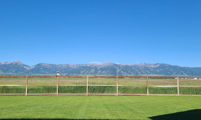 Bozeman Casa | Nueva casa con impresionantes vistas de montañas y vida silvestre. Los cazadores son bienvenidos!