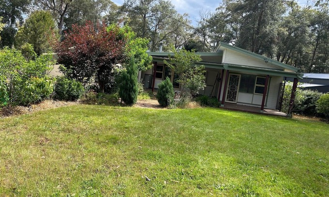 Sydney Casa | Peaceful mountains cottage stay. 5min drive to Springwood town and train line.
