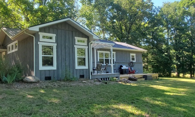 Tracy City Cabaña | Peaceful Mountaintop Cottage