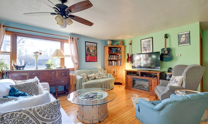 Necedah Casa | Peaceful Necedah Retreat: 3 Mi to Lakes!