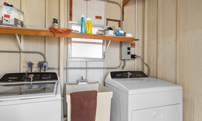 Laurel Casa | Peaceful Nokomis Retreat | 5 Mins to Beach | Ideal for 55+