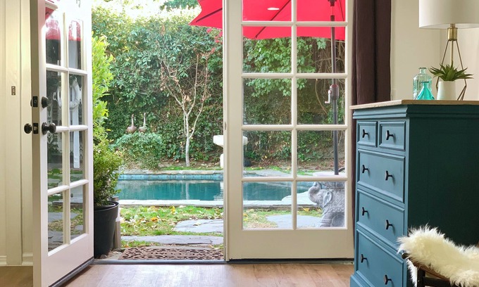 Studio City Cabaña | Peaceful oasis, fast WiFi 1-bedroom cottage in Studio City with Pool