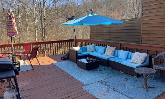 Woodridge Casa | Peaceful Oasis Nestled in a Wooded Community Perfect for Couples and Families.