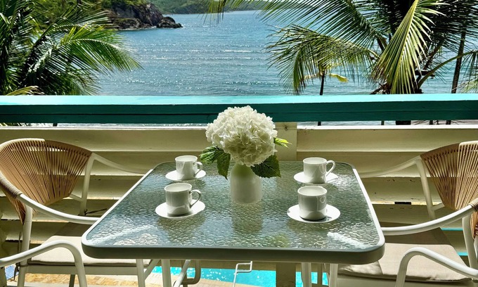 Bolongo Bay Condominio | Peaceful Oceanfront Oasis.Pool, Walk to beach, generator backup!