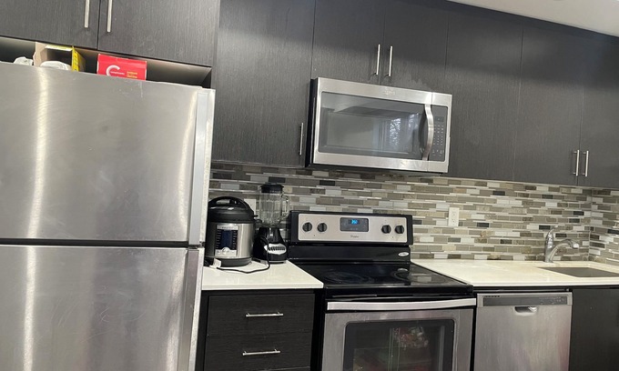 Long Branch Apartamento | Peaceful- One Bed Separate Unit (Lakeshore Etobicoke)
