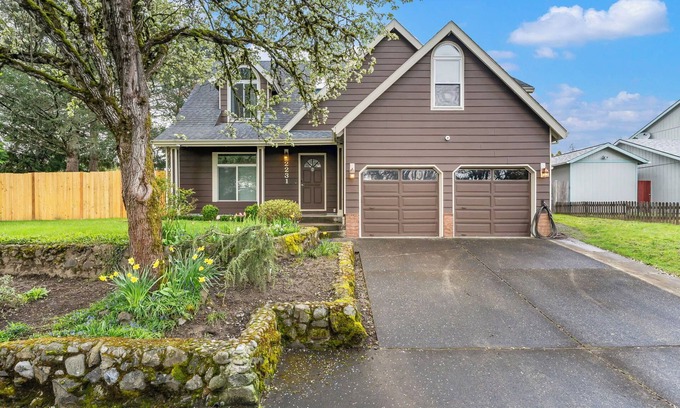 Troutdale Casa | Peaceful Parkside Pad - Game Room