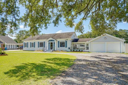 Baldwin Casa | Peaceful Patio, Sunroom Pet-Friendly Baldwin Home
