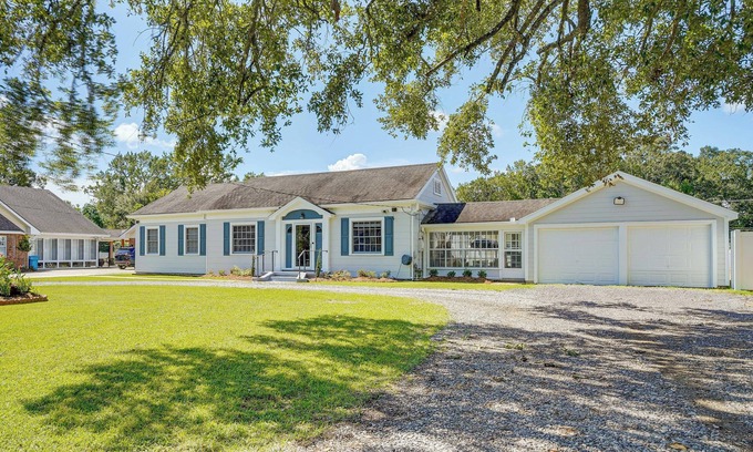 Baldwin Casa | Peaceful Patio, Sunroom: Pet-Friendly Baldwin Home
