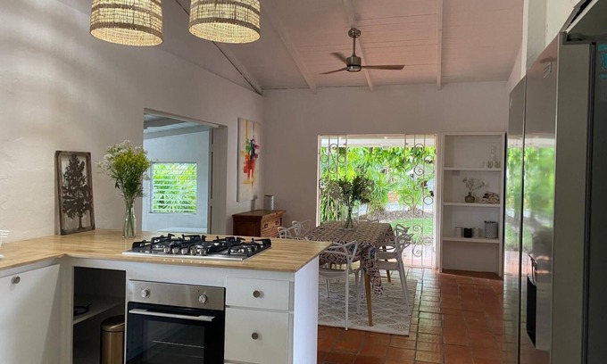 Holder's Hill Casa | Peaceful Payne’s Bay Home, minutes from the beach