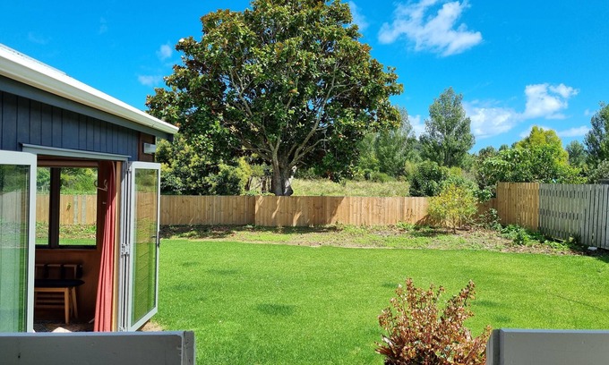 Coromandel Cabaña | Peaceful/Pet Friendly/Fully fenced/WiFi/Smart TV/Sky-Sports/Walk to Town