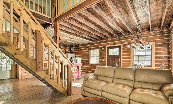 Robstown Cabina | Peaceful Pet-Friendly Cabin on Nueces River!