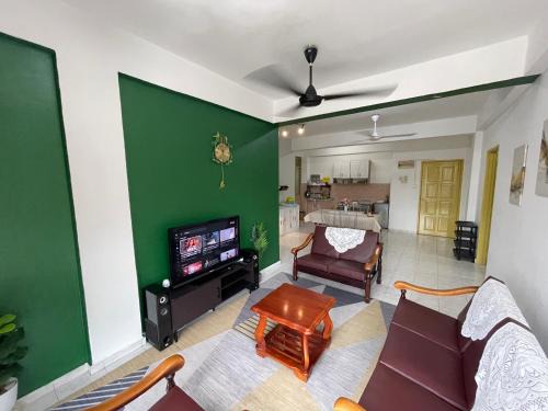 Bukit Baru Apartamento | Peaceful Pines 4 ROOMS FULL AC & NETFLIX by EZYROOM MELAKA