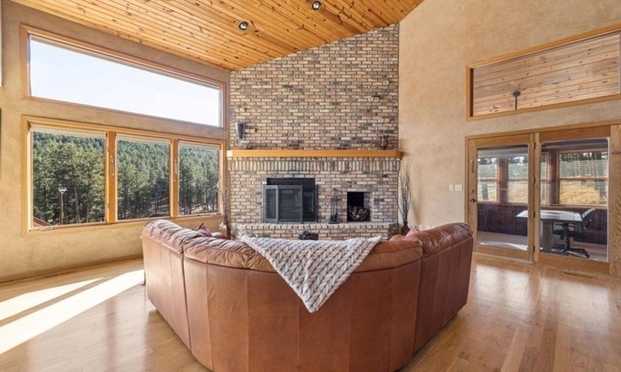 Rapid City Casa | PEACEFUL PINES (5-Bedroom Home) by RedAwning