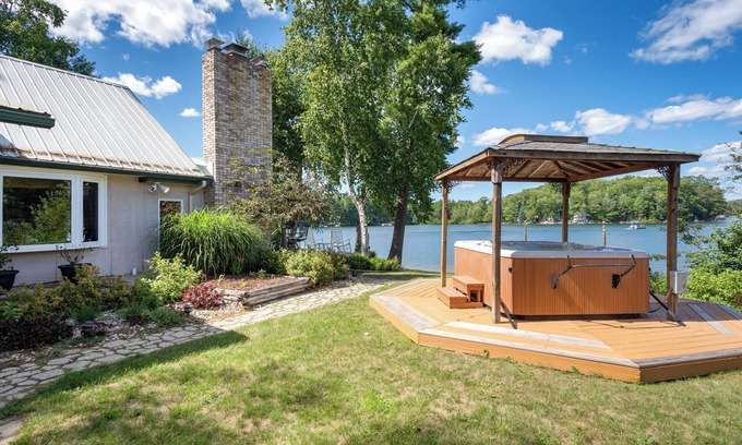 Irons Cabaña | Peaceful Pointe-Hot Springs Hot Tub Big Bass Lake