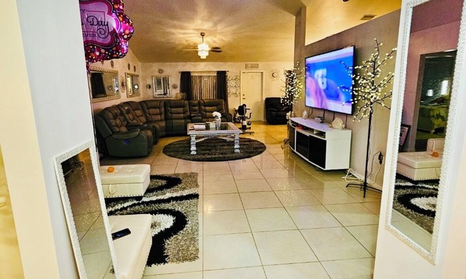 Joel Casa | Peaceful & Private! Close to Everything!